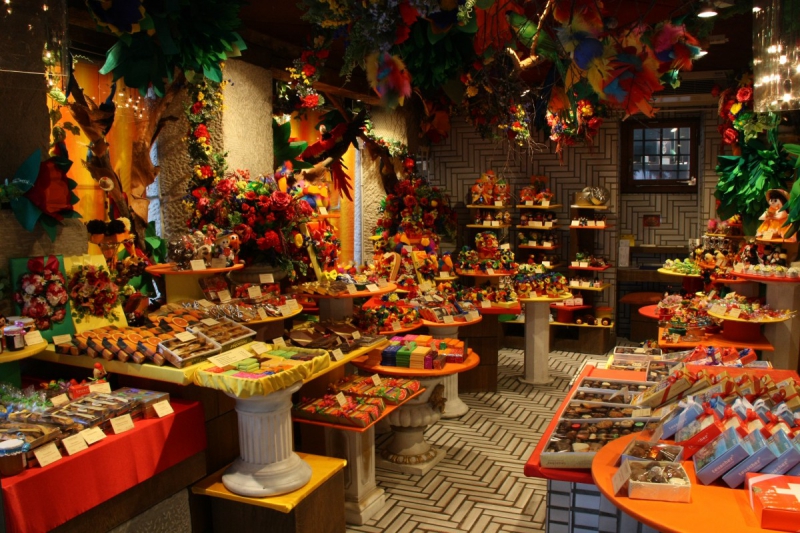 vente-LE LUC-min_candy_store_chocolate_shop_chocolate_switzerland-393515